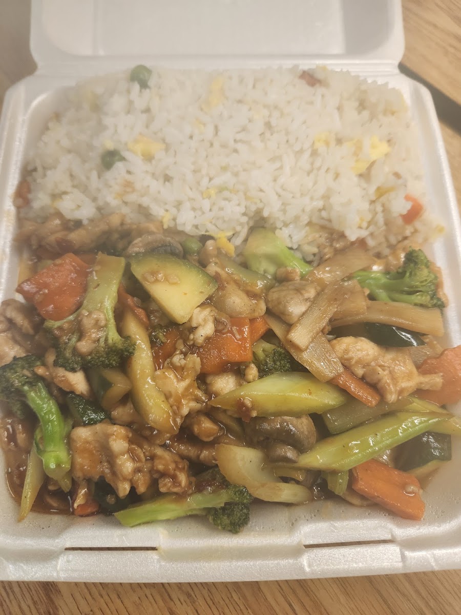 Chinatown Restaurant Photo 6